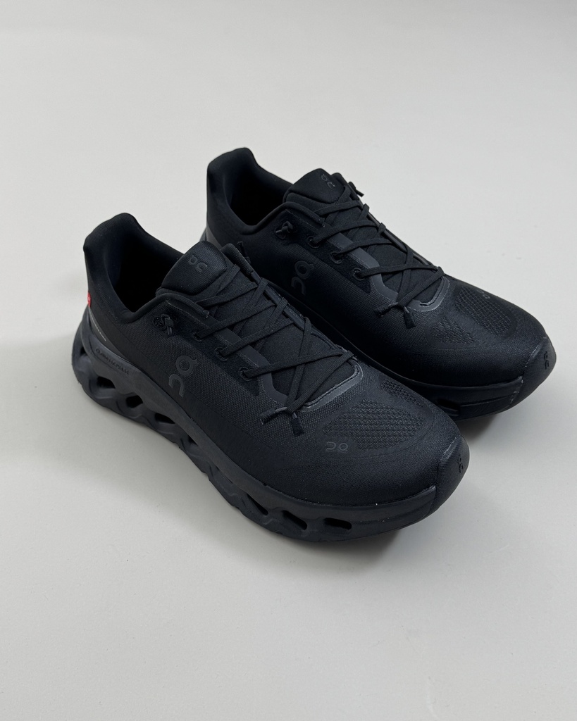 On CloudTilt Running Shoes (White/Black, 46)